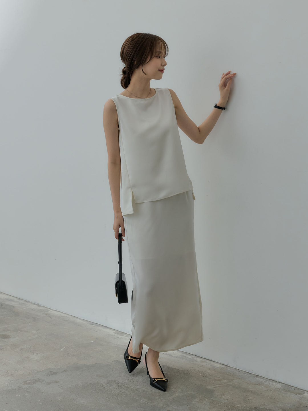 【Essential】Satin I line back slit skirt