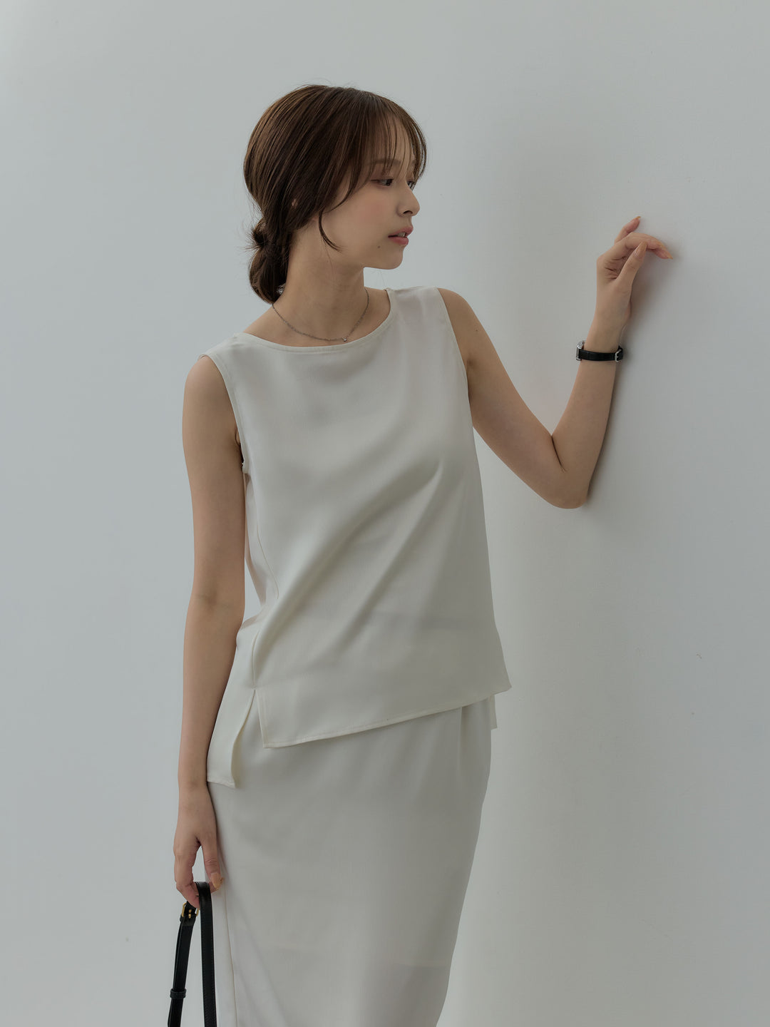 【SET】【Essential】Satin side slit sleeveless tops+【Essential】Satin I line back slit skirt(2set)
