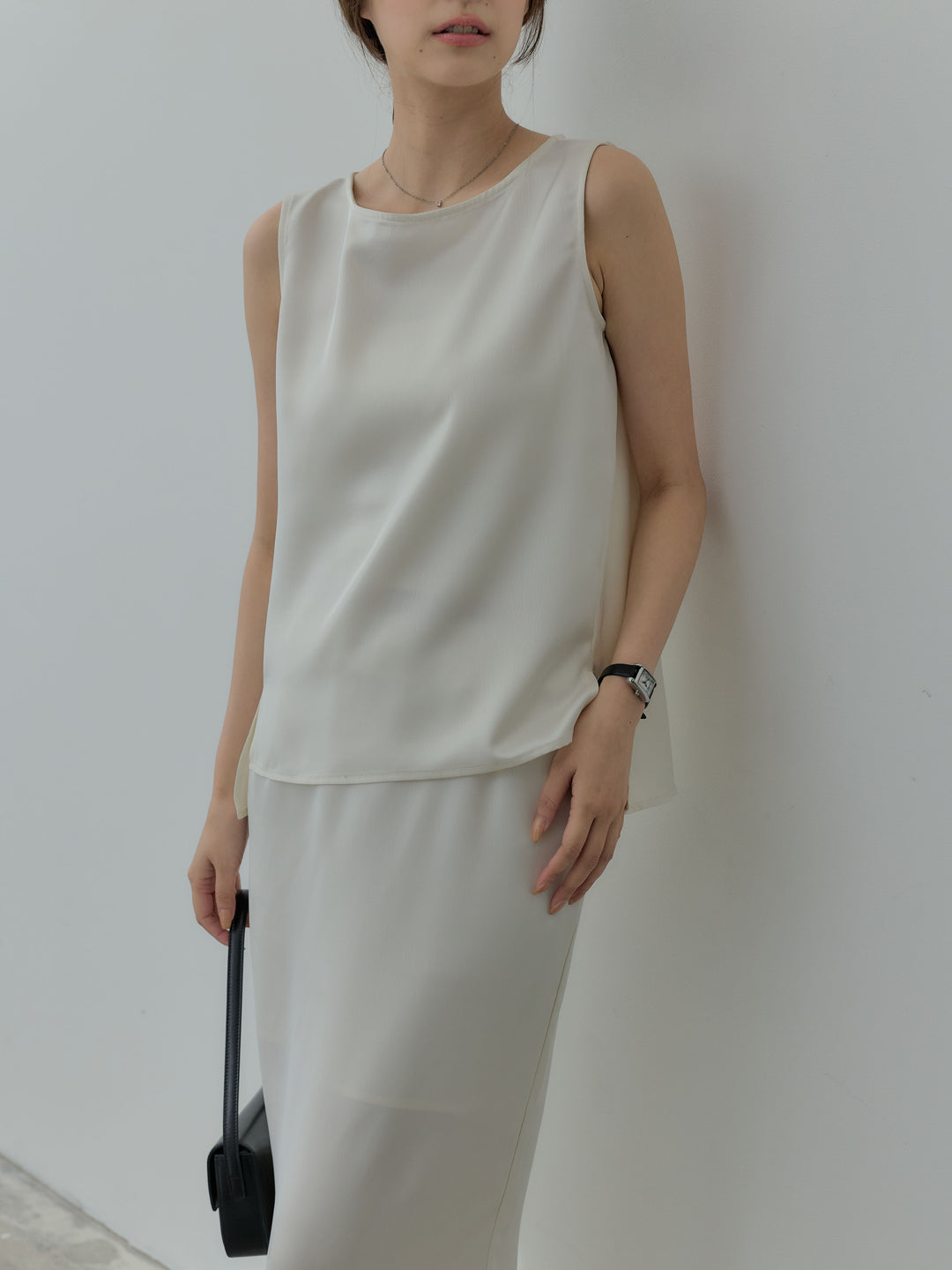 【Essential】Satin I line back slit skirt