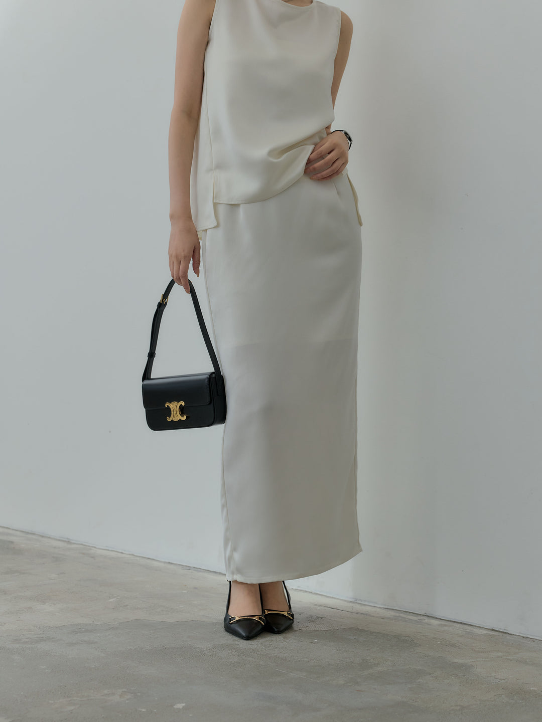 【SET】【Essential】Satin side slit sleeveless tops+【Essential】Satin I line back slit skirt(2set)