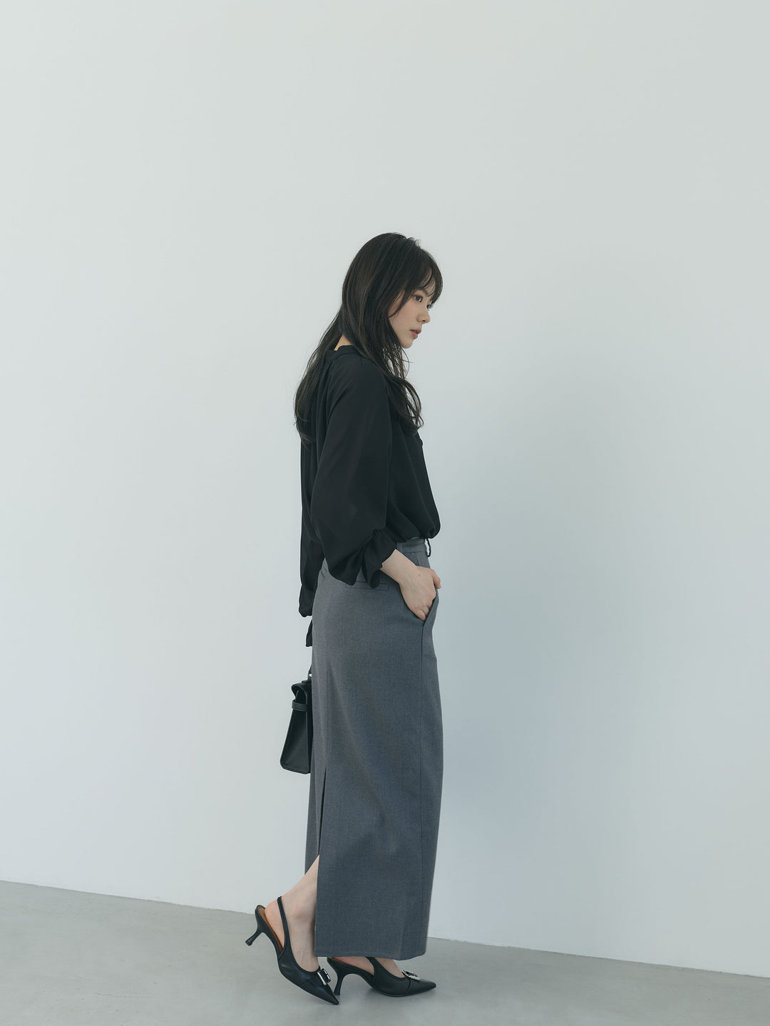 くるみボタンシアーボリュームブラウス