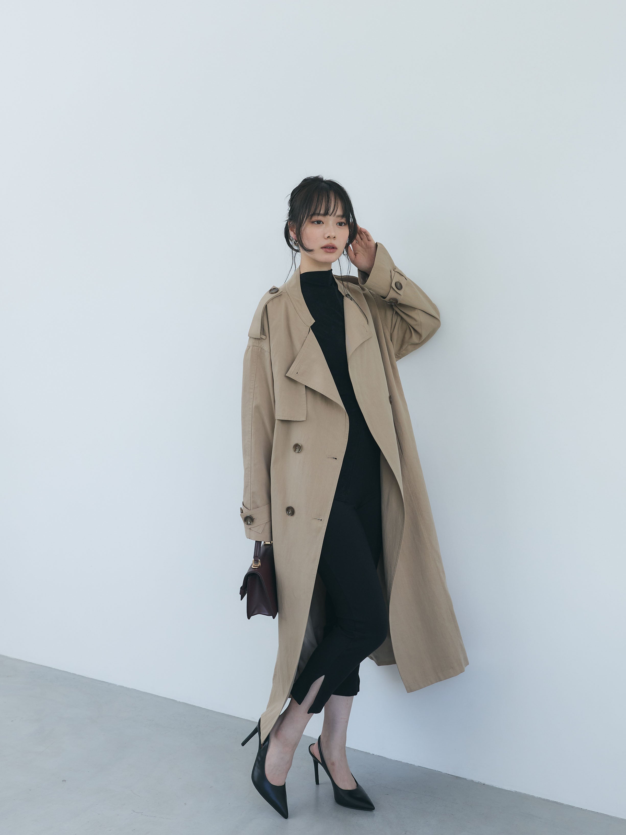アシンメトリーフラップスタンドカラーロングトレンチコート – nairo