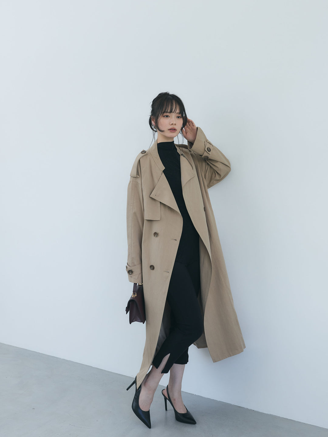 アシンメトリーフラップスタンドカラーロングトレンチコート