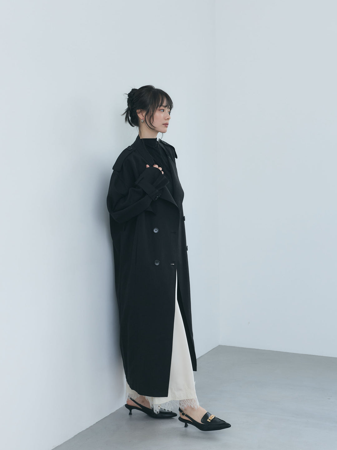 アシンメトリーフラップスタンドカラーロングトレンチコート