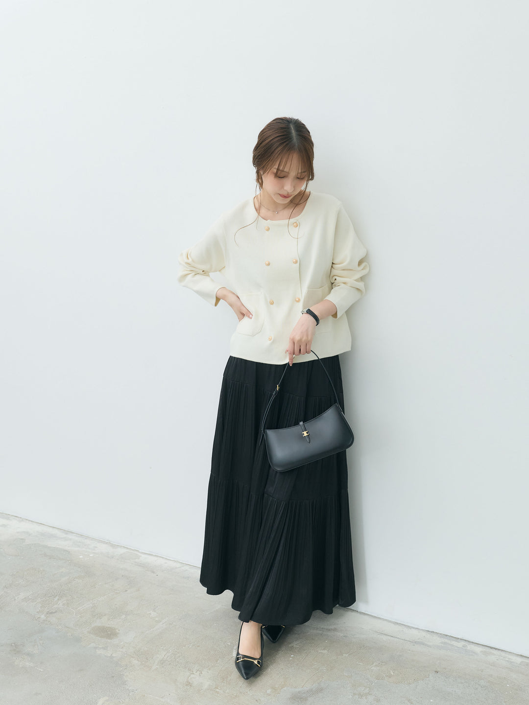 【SET】ダブルゴールドボタンクルーネックニットカーディガン+【Essential】Soft sheen tiered flare skirt(2set)