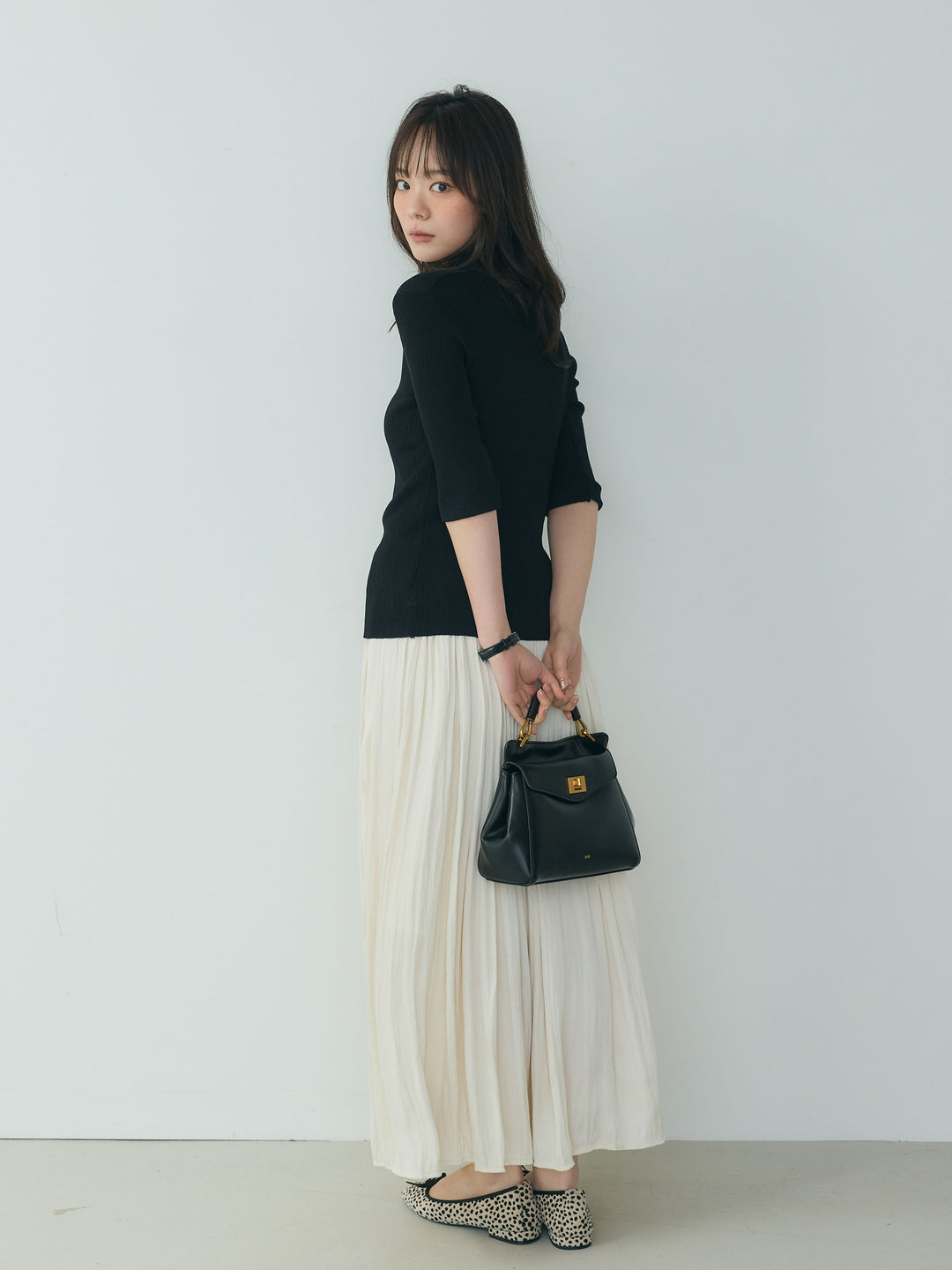 【SET】裾スリットスキッパーリブトップス+グロッシーフルイドプリーツスカート(2set)