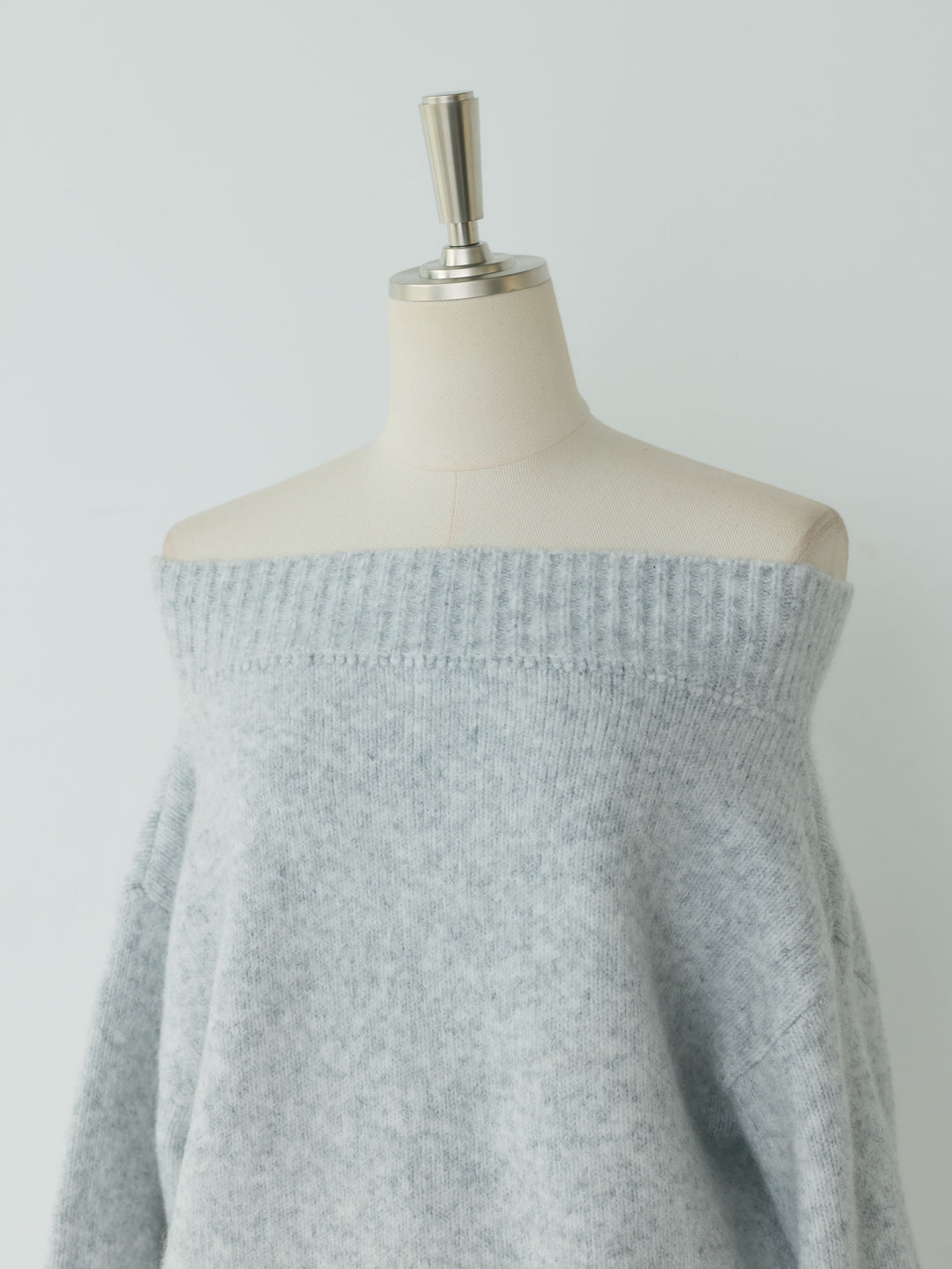 【Essential】Loose silhouette off shoulder knit tops