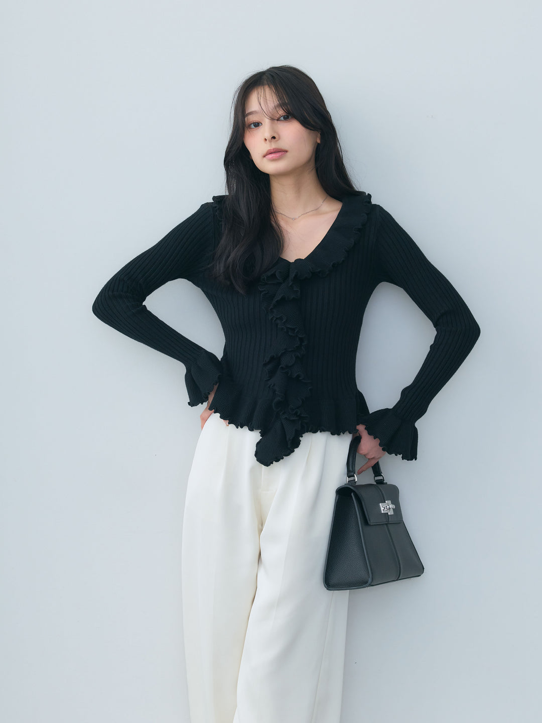 【SET】ラッフルフリルリブニットトップス+【Essential】センタープレスサテンパンツ(2set)