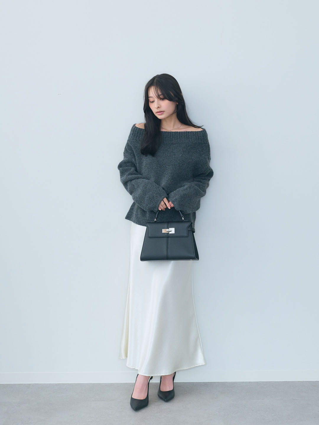 【SET】【Essential】Loose silhouette off shoulder knit tops+ナローAラインサテンスカート(2set)