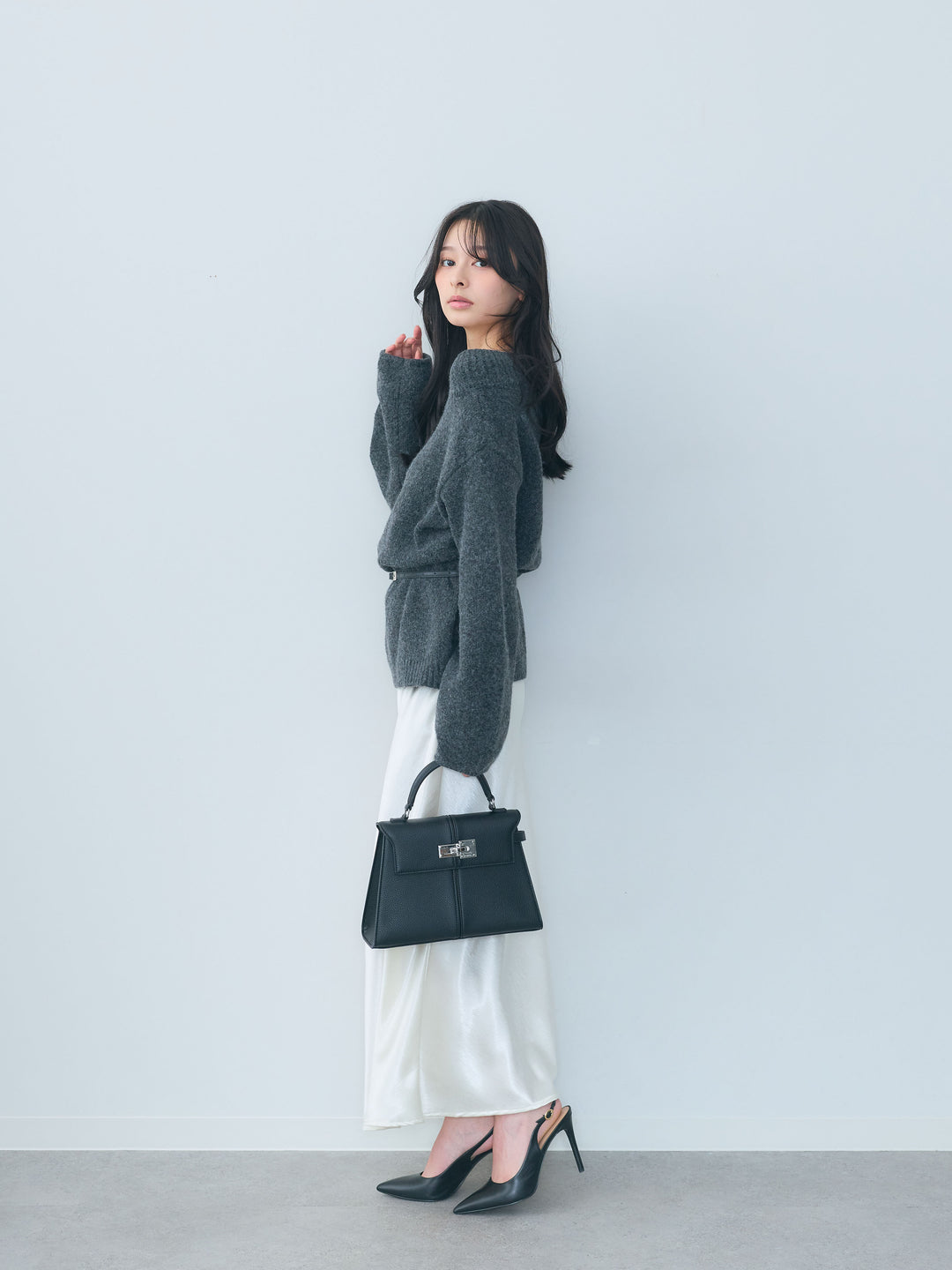 【SET】【Essential】Loose silhouette off shoulder knit tops+ナローAラインサテンスカート(2set)