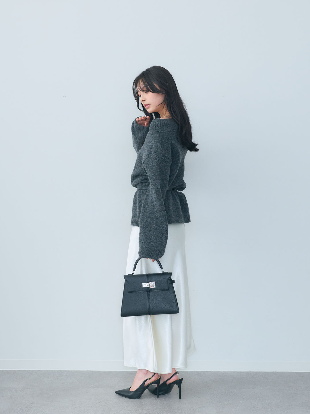 【SET】【Essential】Loose silhouette off shoulder knit tops+ナローAラインサテンスカート(2set)