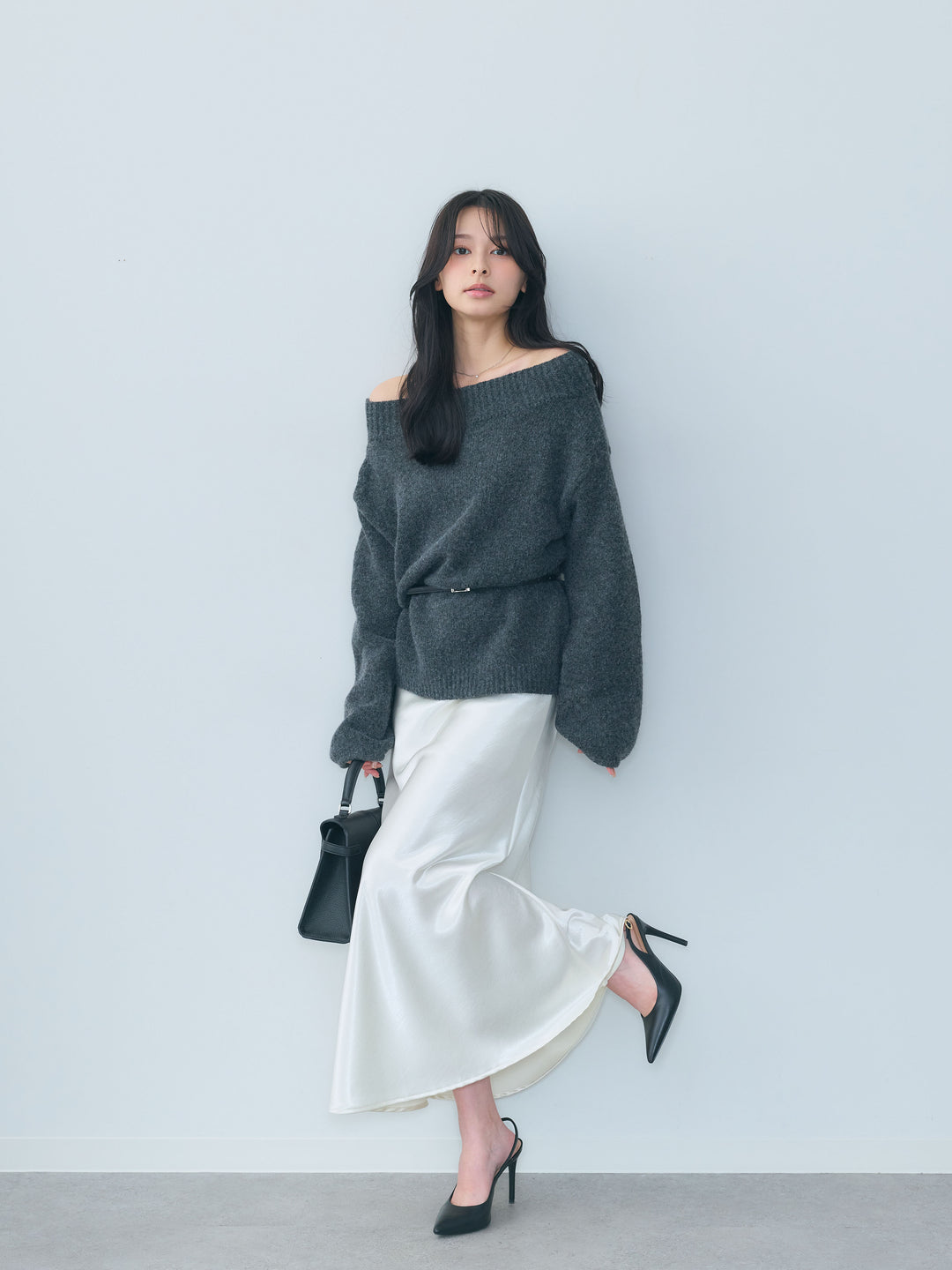 【SET】【Essential】Loose silhouette off shoulder knit tops+ナローAラインサテンスカート(2set)