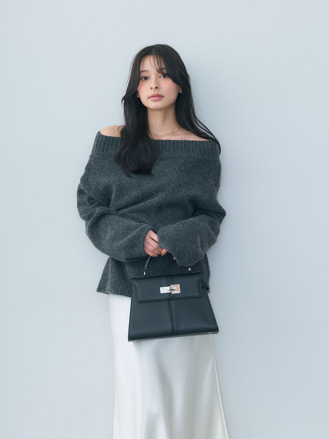 【SET】【Essential】Loose silhouette off shoulder knit tops+ナローAラインサテンスカート(2set)