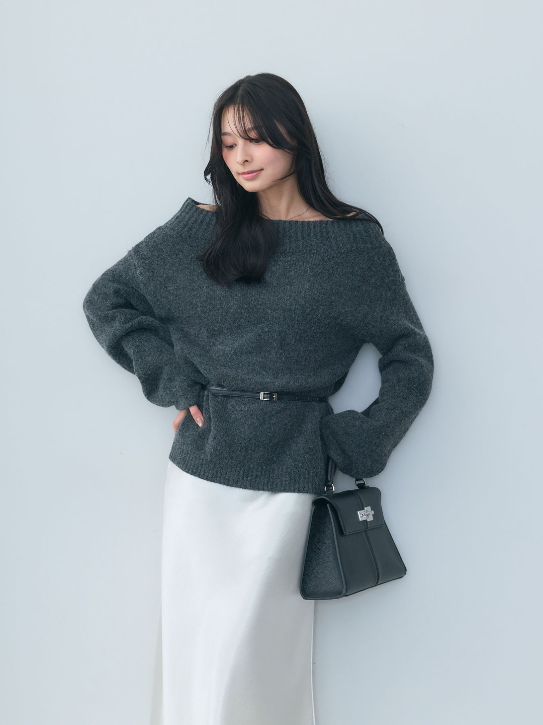 【SET】【Essential】Loose silhouette off shoulder knit tops+ナローAラインサテンスカート(2set)