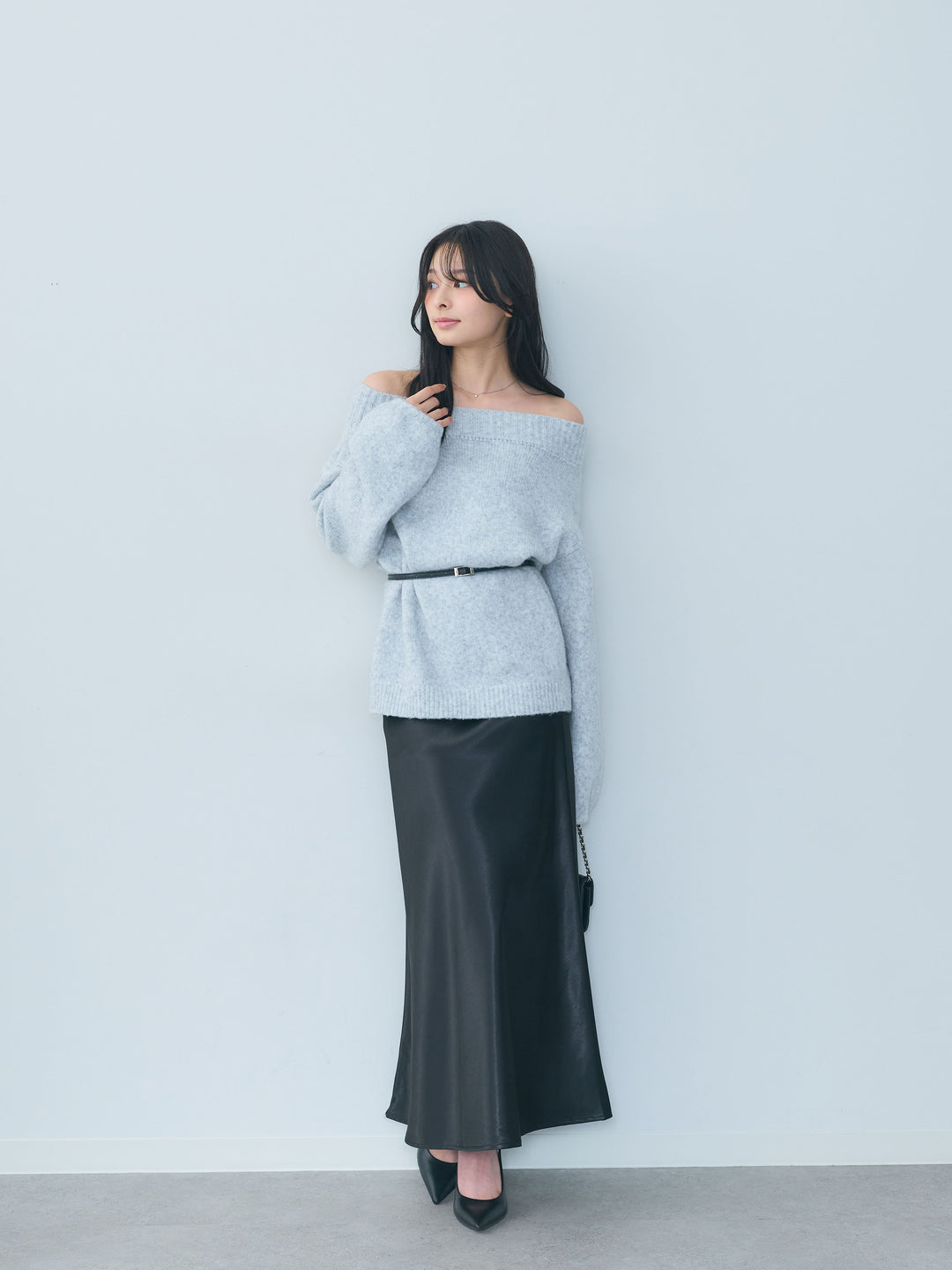【SET】【Essential】Loose silhouette off shoulder knit tops+ナローAラインサテンスカート(2set)
