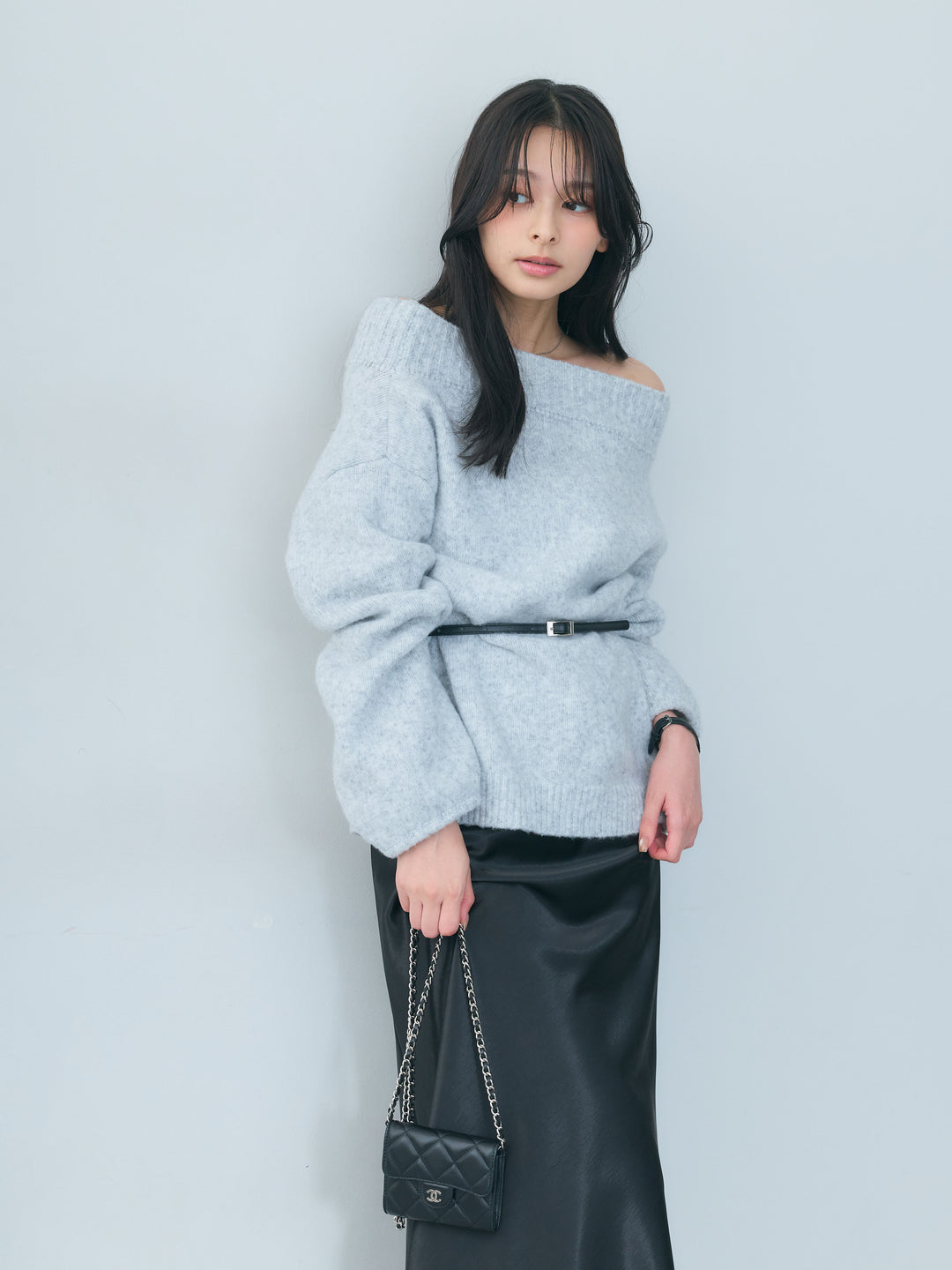 【SET】【Essential】Loose silhouette off shoulder knit tops+ナローAラインサテンスカート(2set)