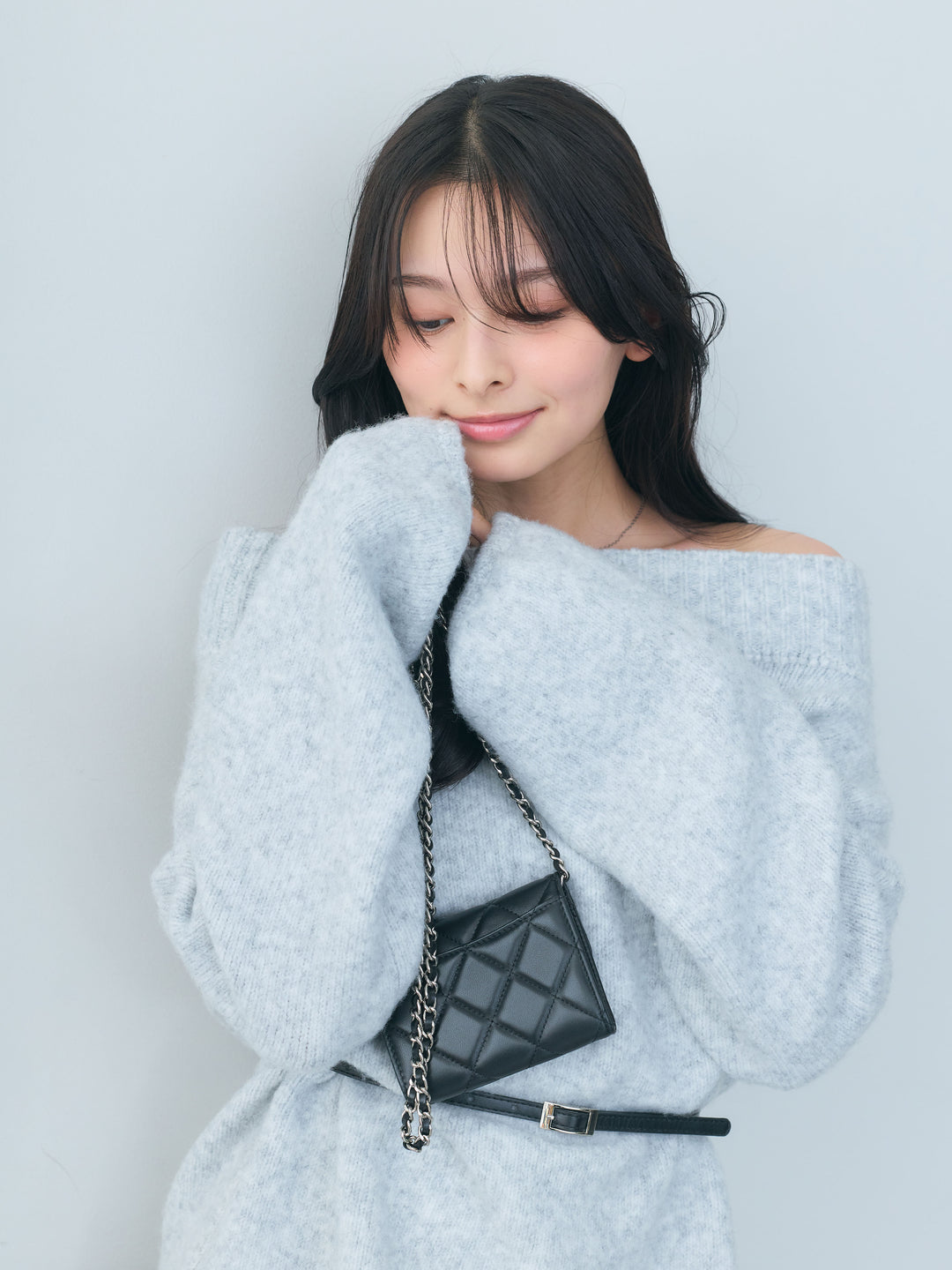 【SET】【Essential】Loose silhouette off shoulder knit tops+ナローAラインサテンスカート(2set)