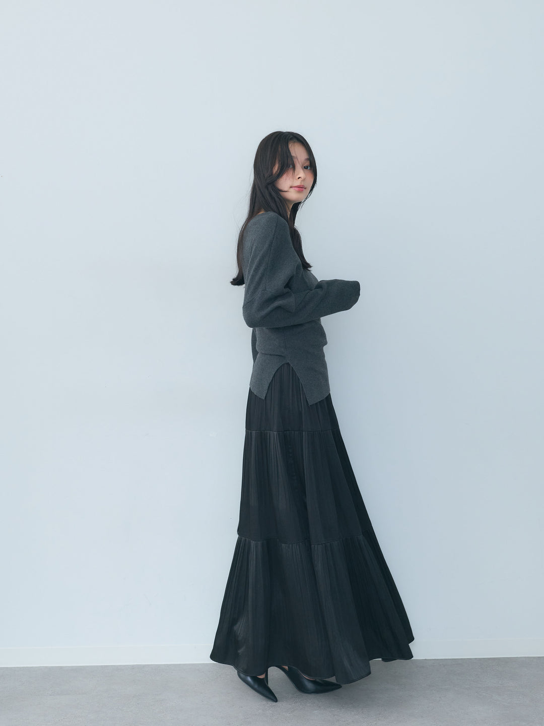 【SET】ワンショルソフトタッチニットトップス+【Essential】Soft sheen tiered flare skirt(2set)
