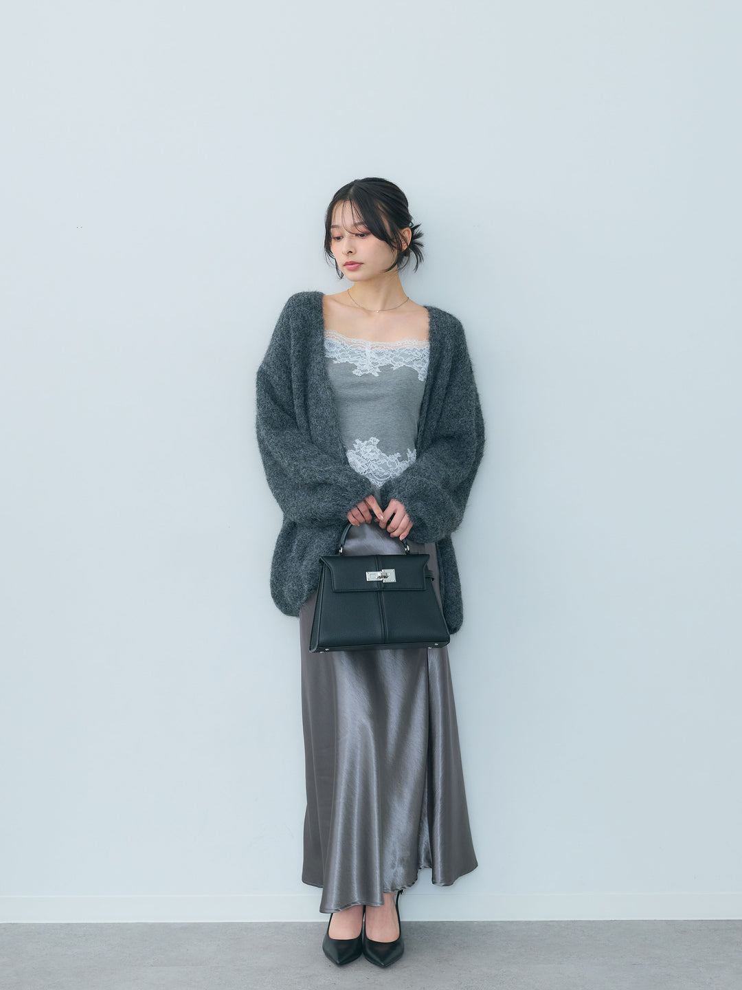 【SET】レースデザインカップ付きキャミソール+ナローAラインサテンスカート(2set)