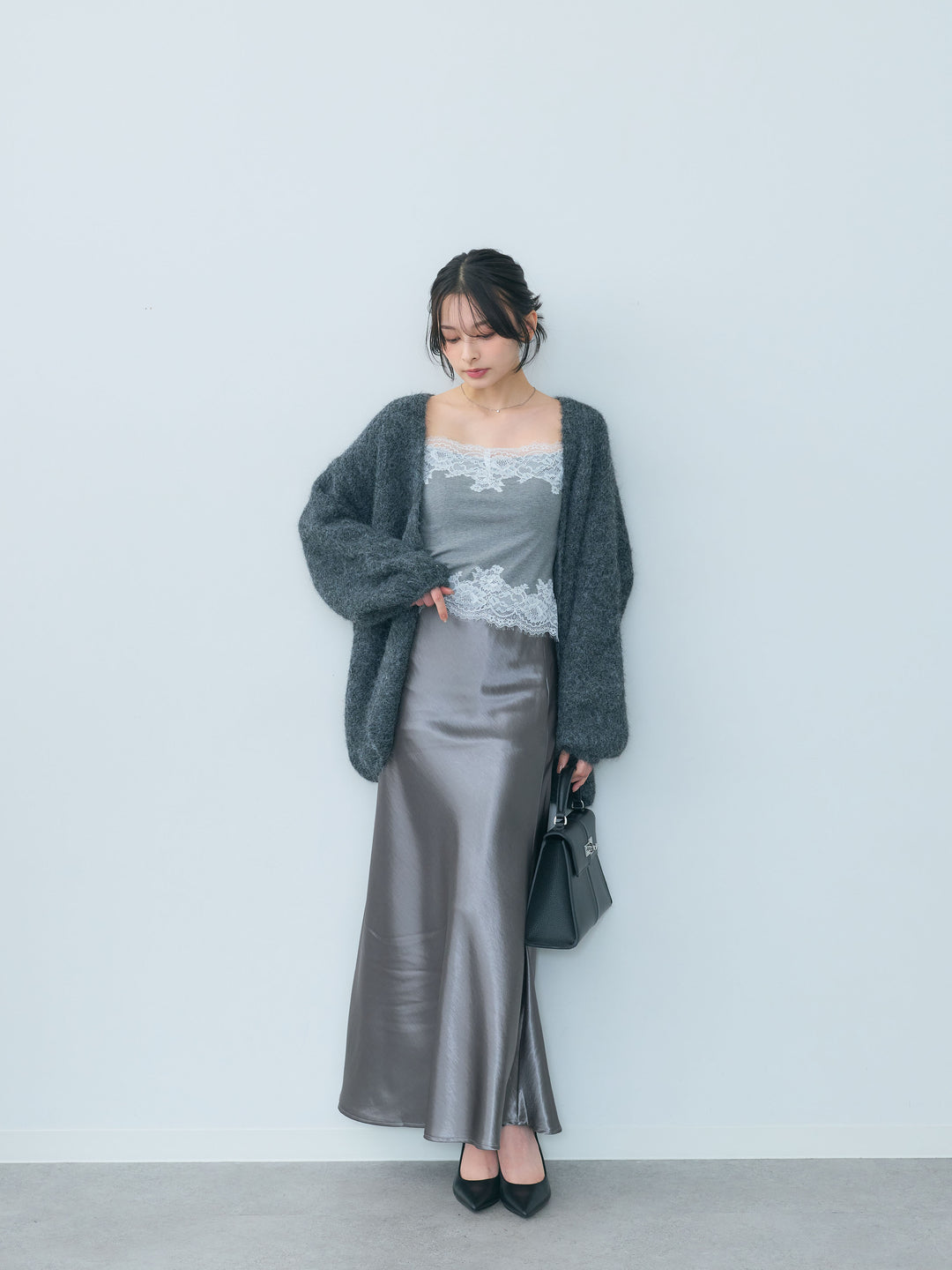 【SET】レースデザインカップ付きキャミソール+ナローAラインサテンスカート(2set)