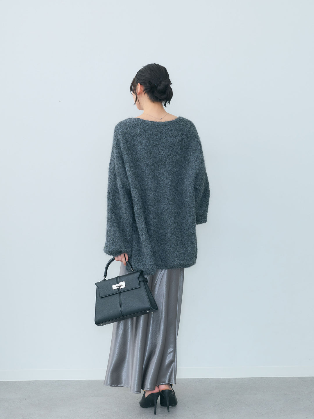 【SET】レースデザインカップ付きキャミソール+ナローAラインサテンスカート(2set)