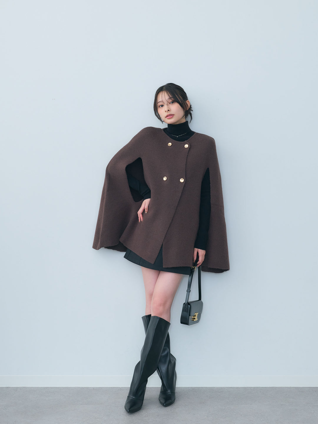 ニュアンスゴールドボタンニットケープコート