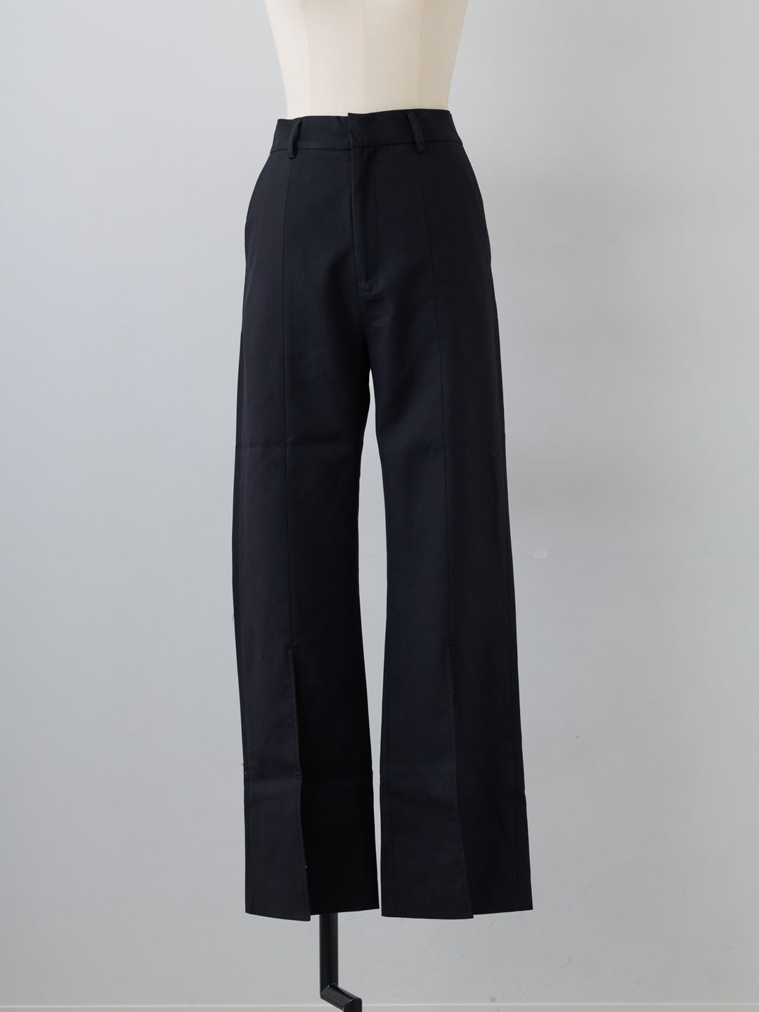 【Essential】Front slit semi-flare pants