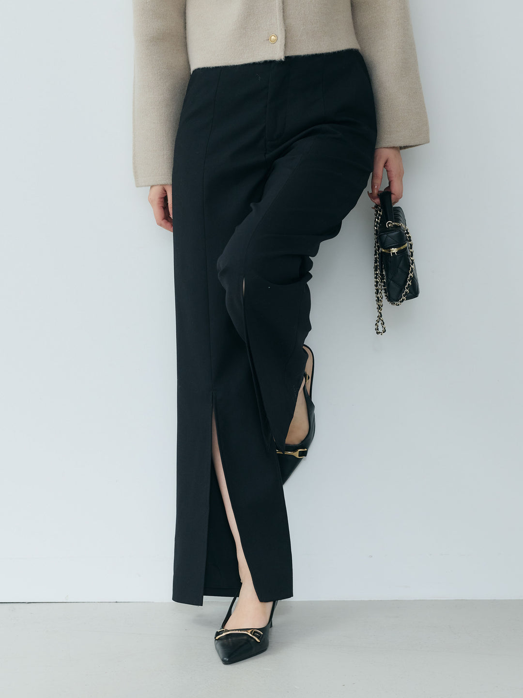 【Essential】Front slit semi-flare pants