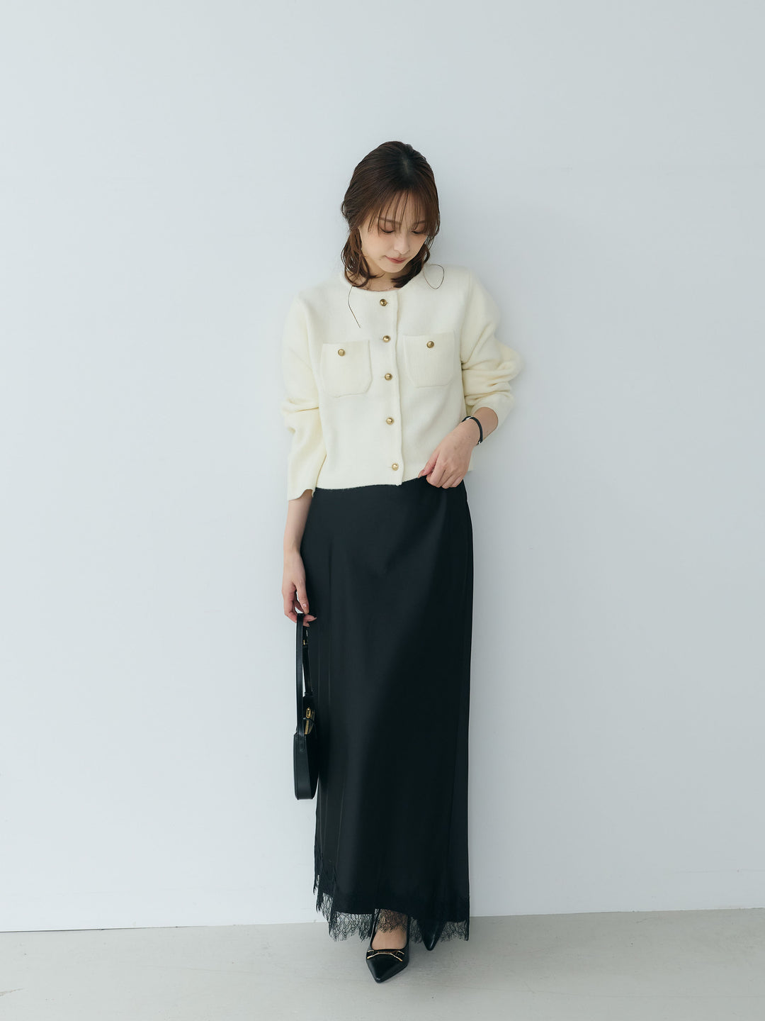 【SET】【Essential】Gold button short knit jacket+裾レースAラインサテンスカート(2set)