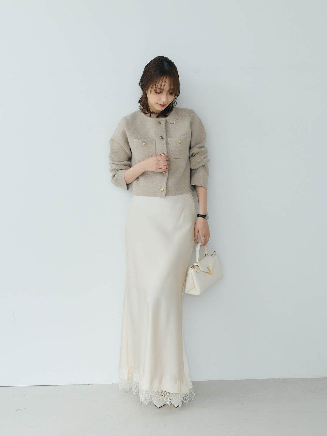 【SET】【Essential】Gold button short knit jacket+裾レースAラインサテンスカート(2set)