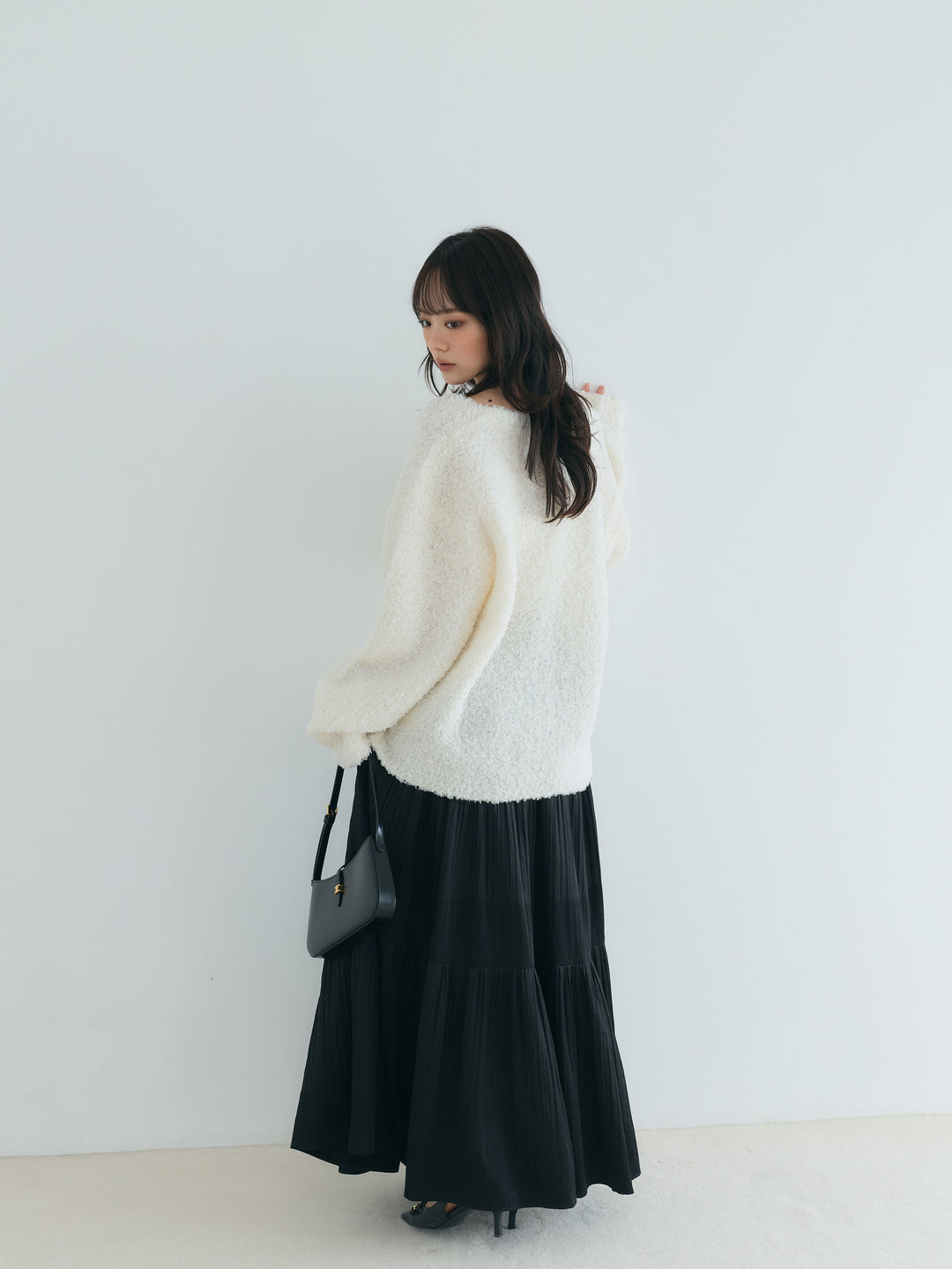 【SET】プードルフェザーVネックプルオーバー+【Essential】Soft sheen tiered flare skirt(2set)