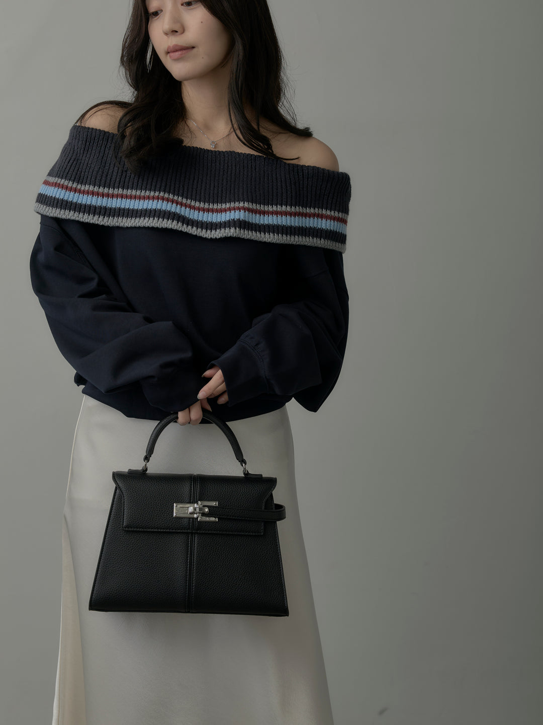 【SET】配色ボーダースウェットオフショルトップス+ヘビーサテンAラインスカート(2set)