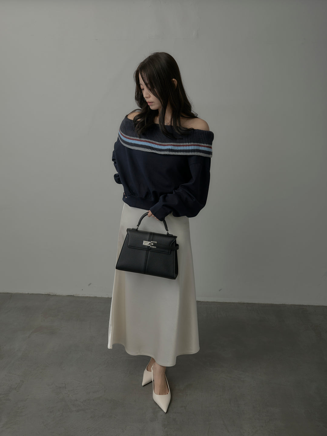 【SET】配色ボーダースウェットオフショルトップス+ヘビーサテンAラインスカート(2set)