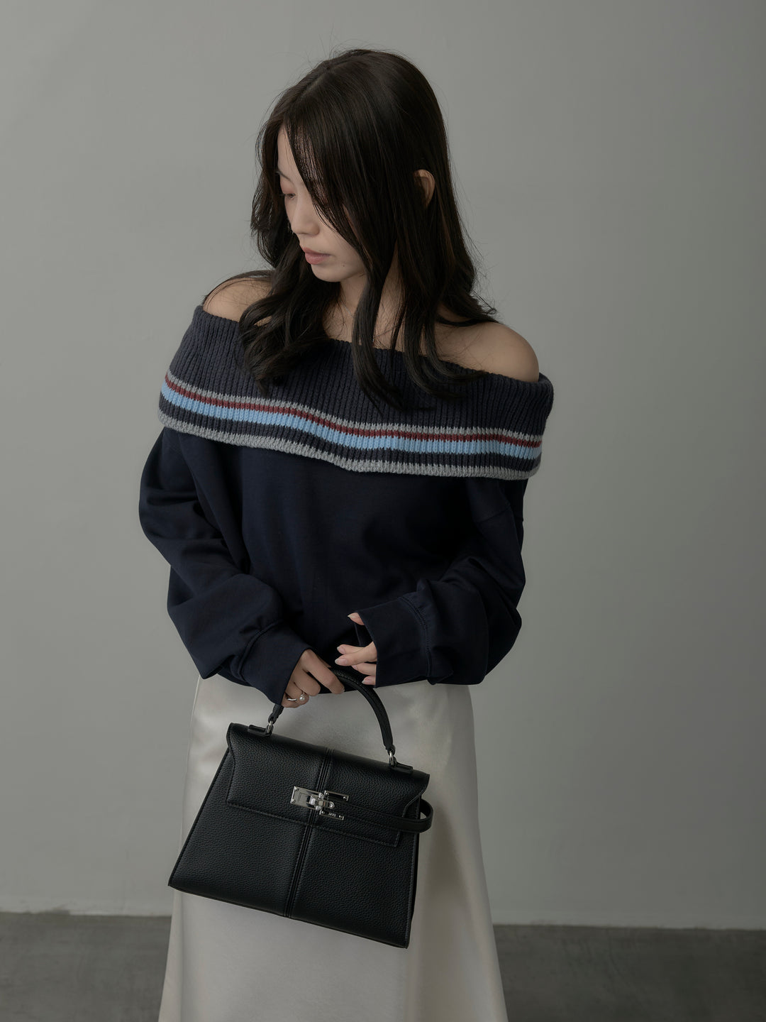 配色ボーダースウェットオフショルトップス