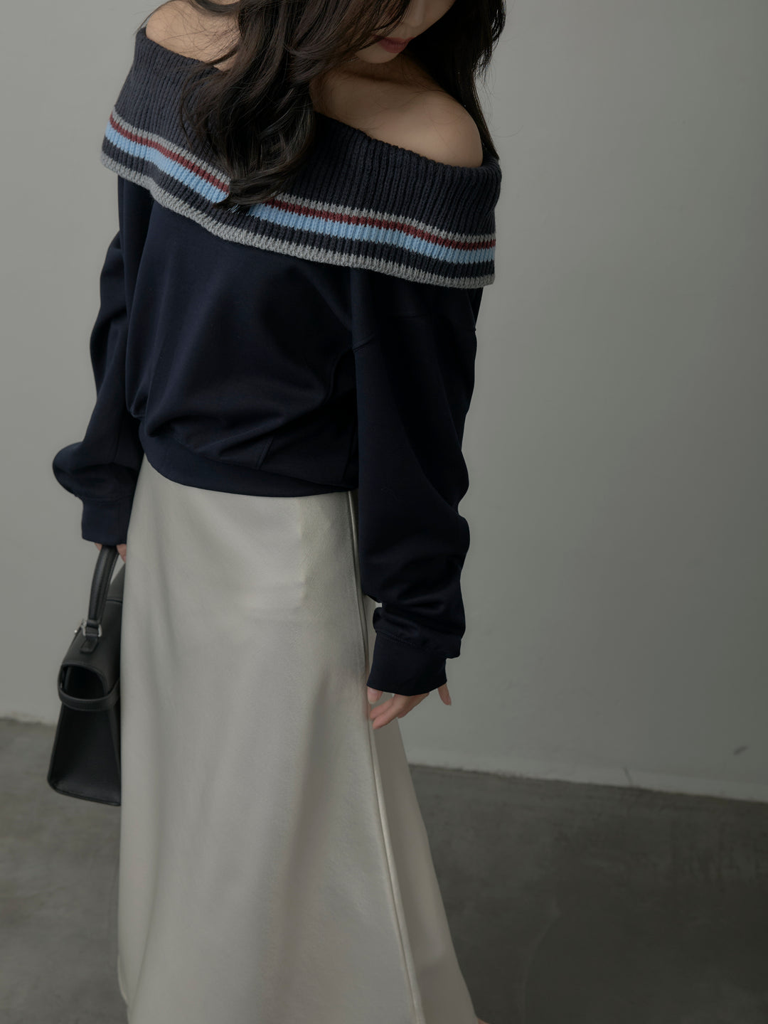 【SET】配色ボーダースウェットオフショルトップス+ヘビーサテンAラインスカート(2set)