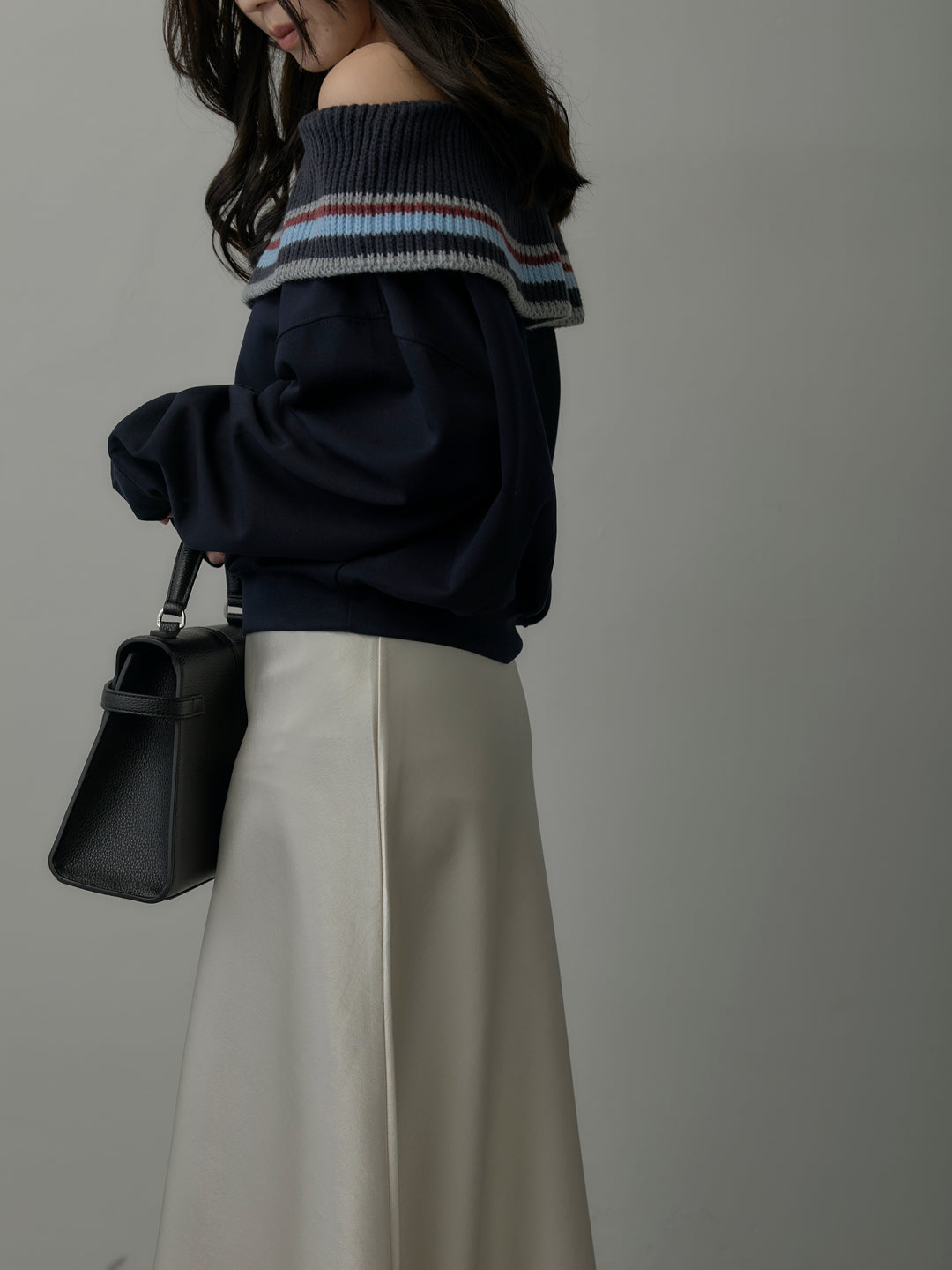 【SET】配色ボーダースウェットオフショルトップス+ヘビーサテンAラインスカート(2set)