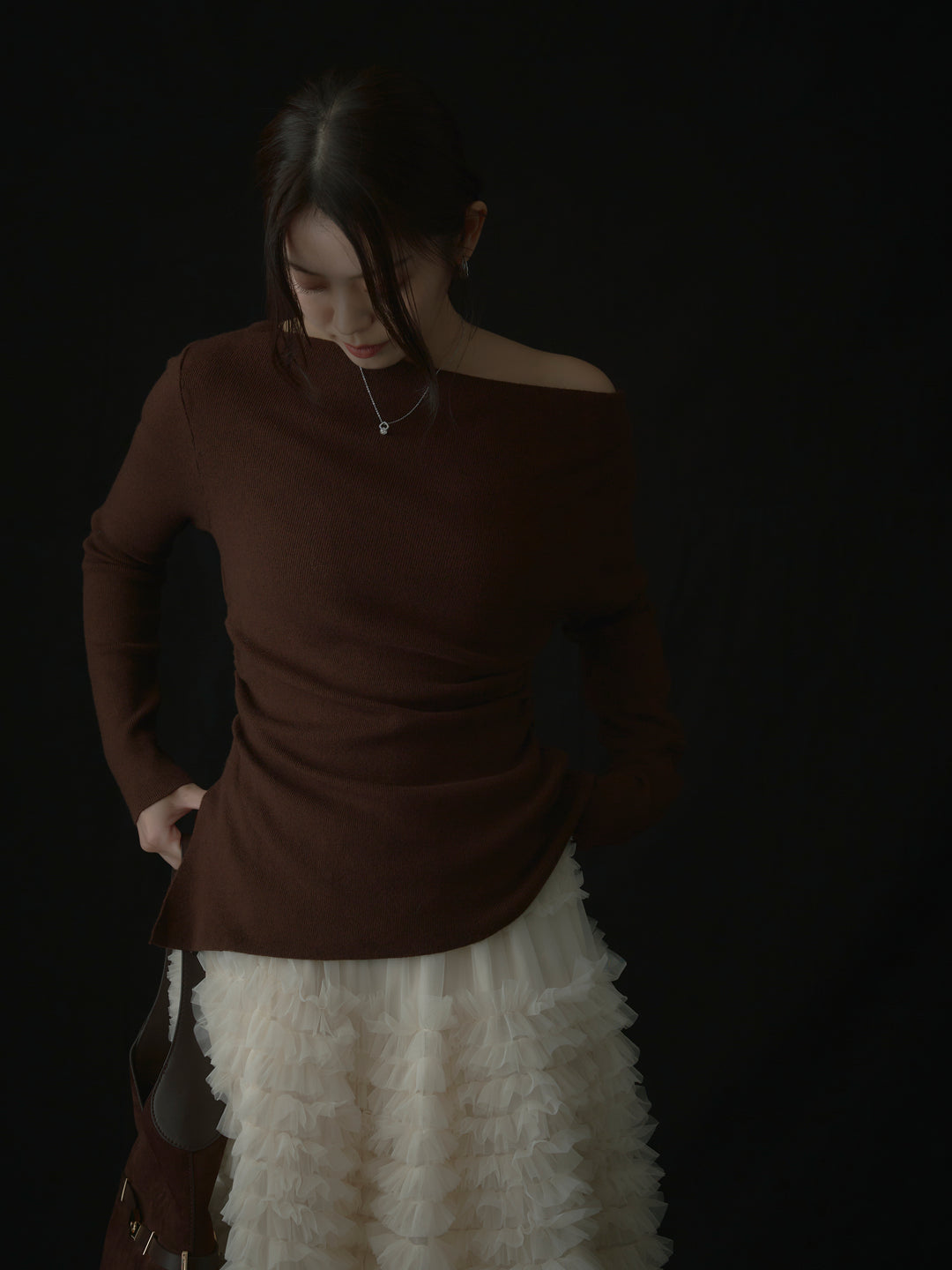 サイドスリットボートネックニットトップス