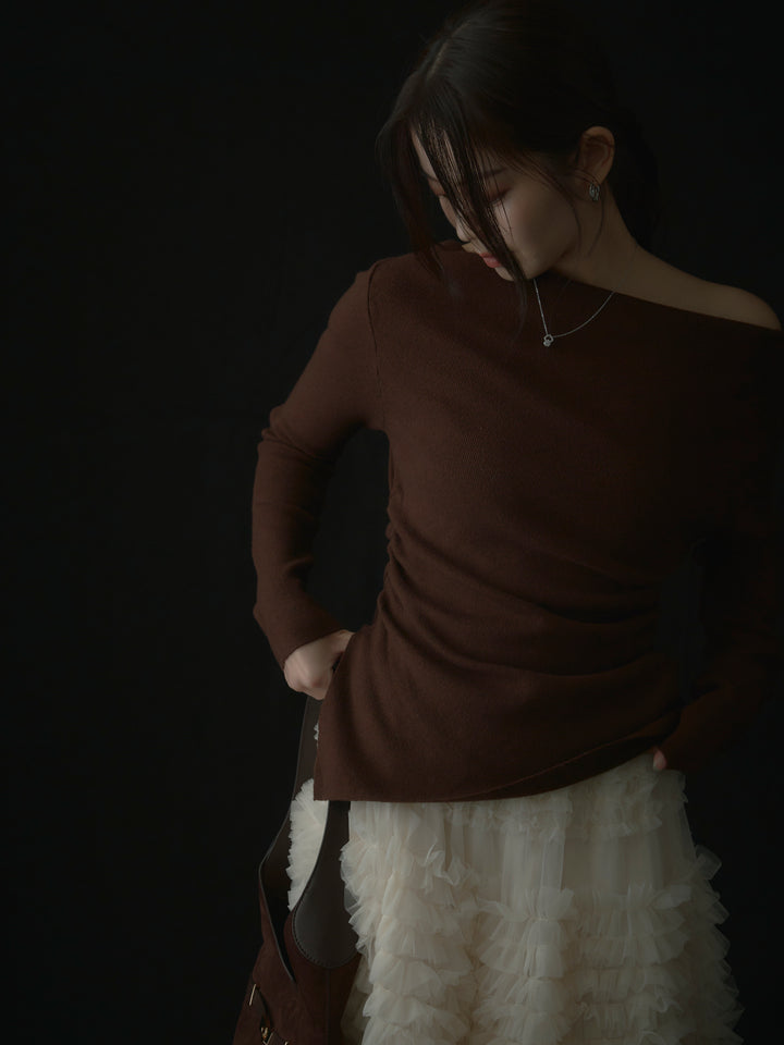 サイドスリットボートネックニットトップス