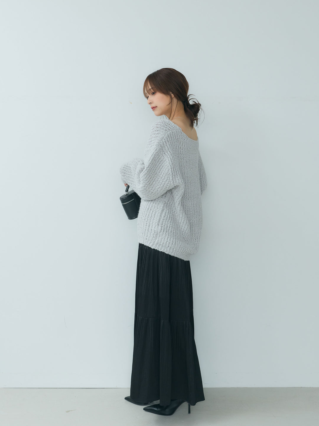 【SET】ランタンヤーンVネックニットプルオーバー+【Essential】Soft sheen tiered flare skirt(2set)