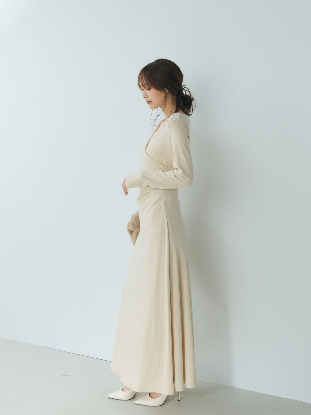 アシンメトリーレースデザインウエストドレープワンピース