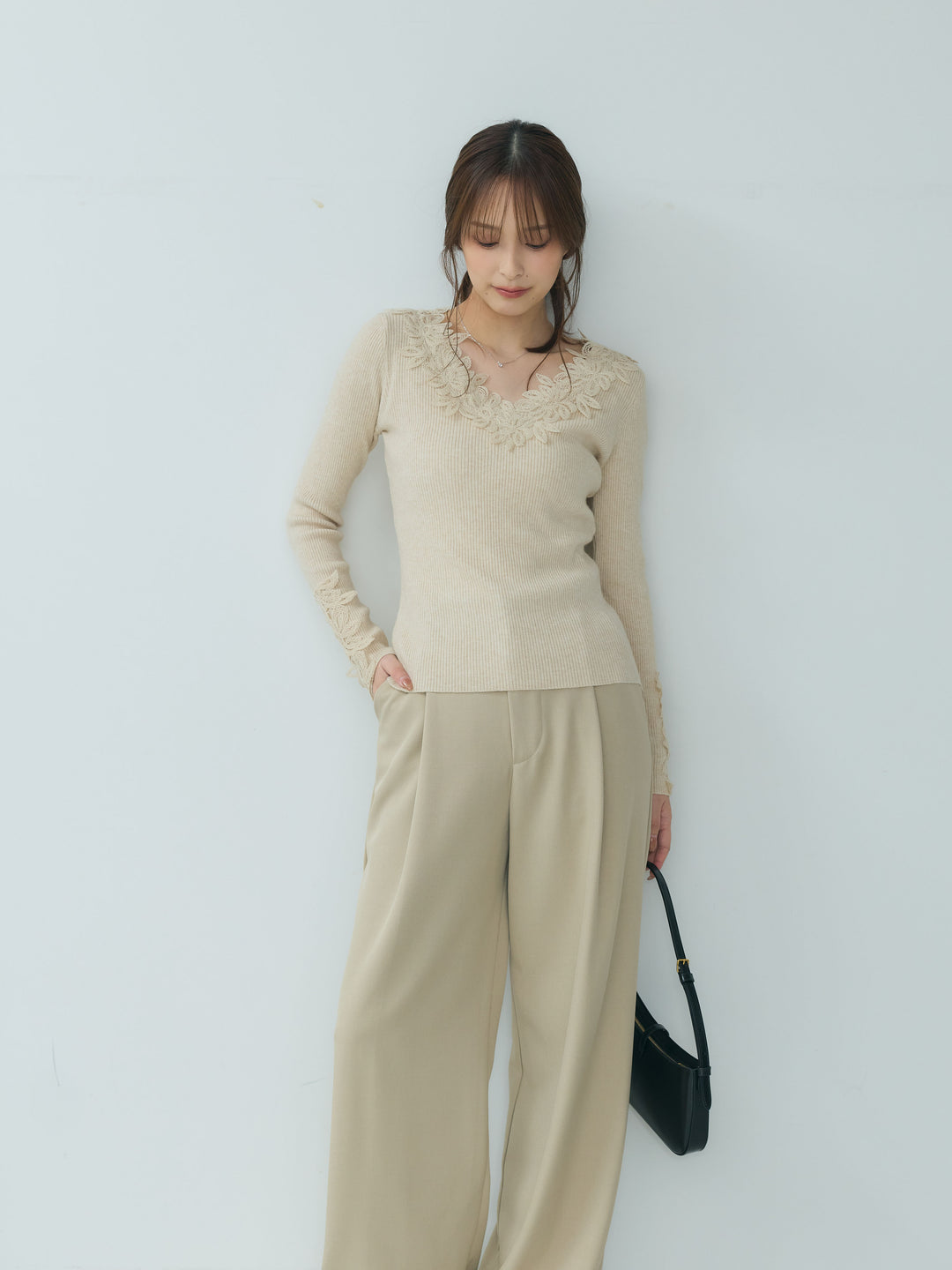 【SET】フラワーレースディテールVネックニットトップス+センタープレスベーシックストレートパンツ(2set)