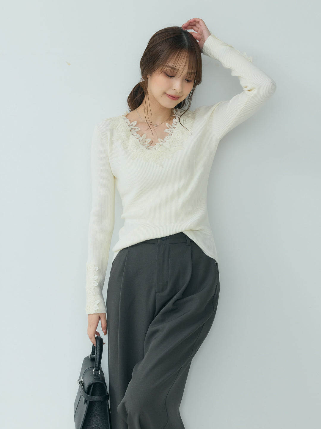 【SET】フラワーレースディテールVネックニットトップス+センタープレスベーシックストレートパンツ(2set)