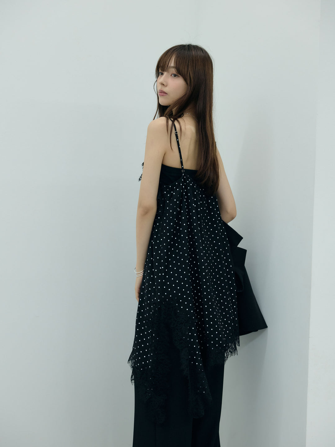 【SET】ドットパターンレースデザインアシンメトリーキャミソール+センタープレスベーシックストレートパンツ(2set)
