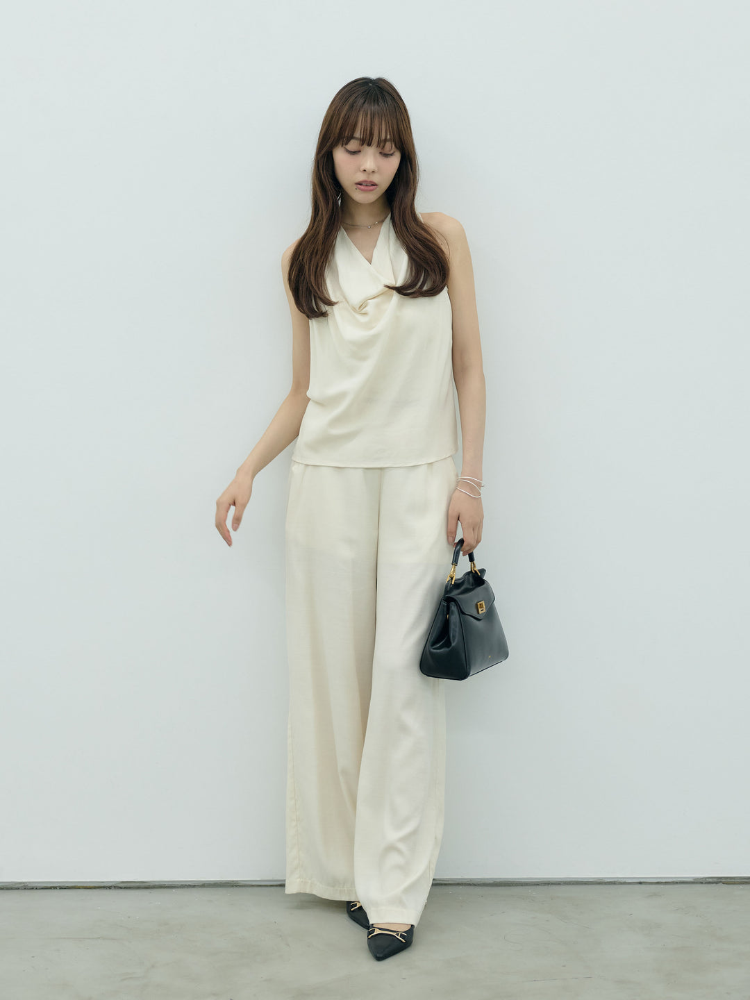【Luxe series】ソフトタッチドレープノースリトップス&ソフトタッチボタンデザインストレートパンツSET UP