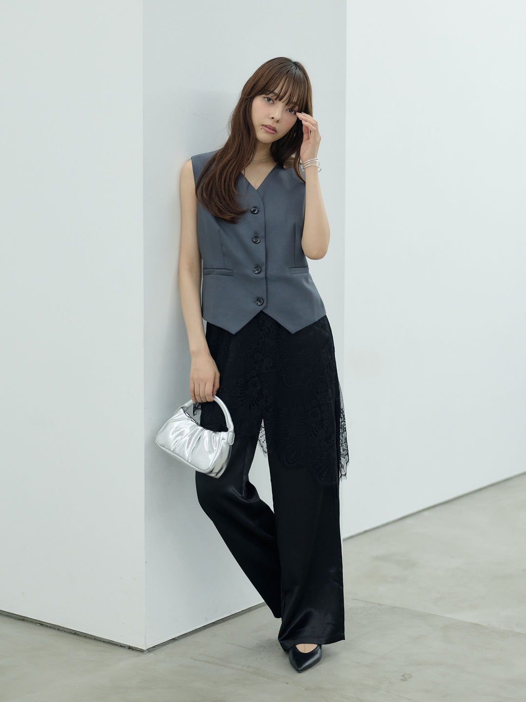 レースラップデザインサテンストレートパンツ