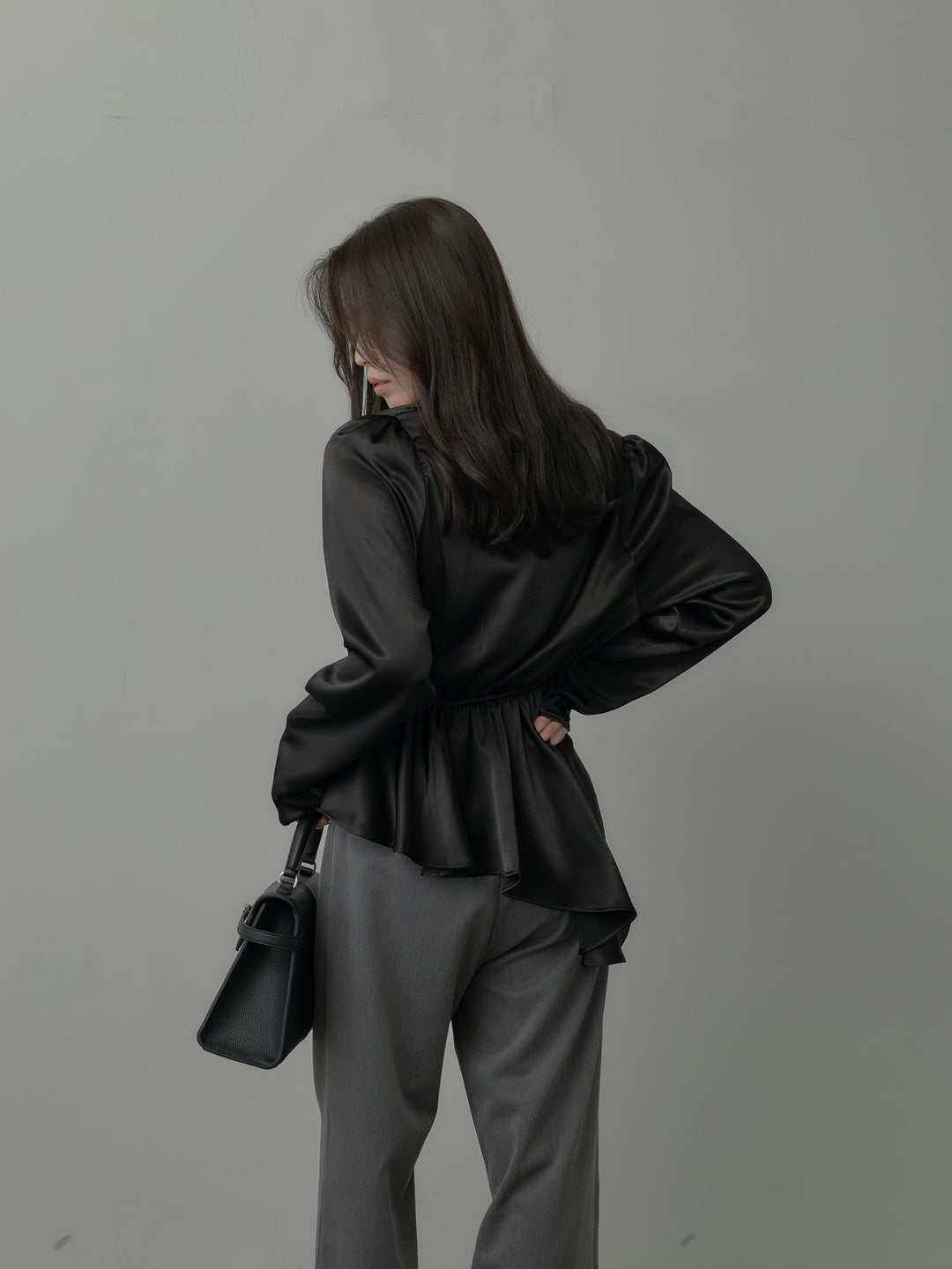 【SET】Vネックアシメサテンブラウス+【Essential】３タックスラックス(2set)