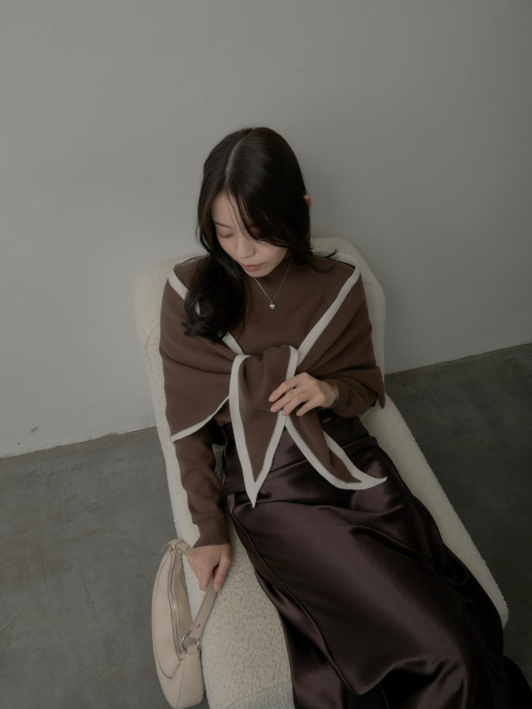 【SET】配色スカーフ付きニットトップス+ナローAラインサテンスカート(2set)