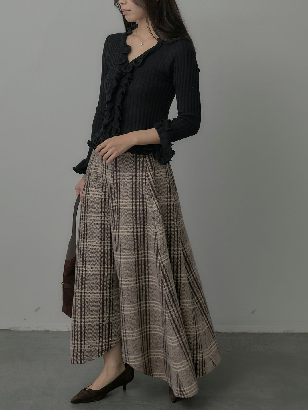 【SET】Vネックフリルデザインニットトップス+【Essential】クラシカルチェックウールタッチスカート(2set)