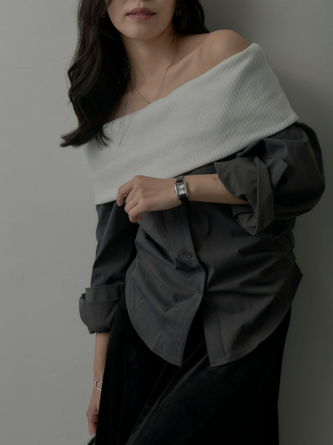 【SET】ニットシャツドッキングオフショルトップス+ベロアフレアロングスカート(2set)