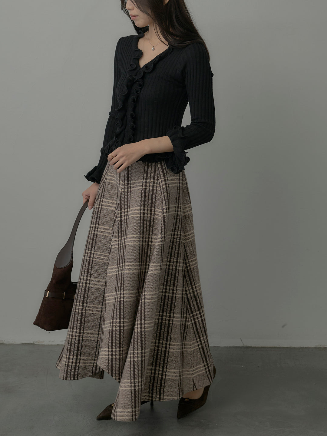 【SET】Vネックフリルデザインニットトップス+【Essential】クラシカルチェックウールタッチスカート(2set)